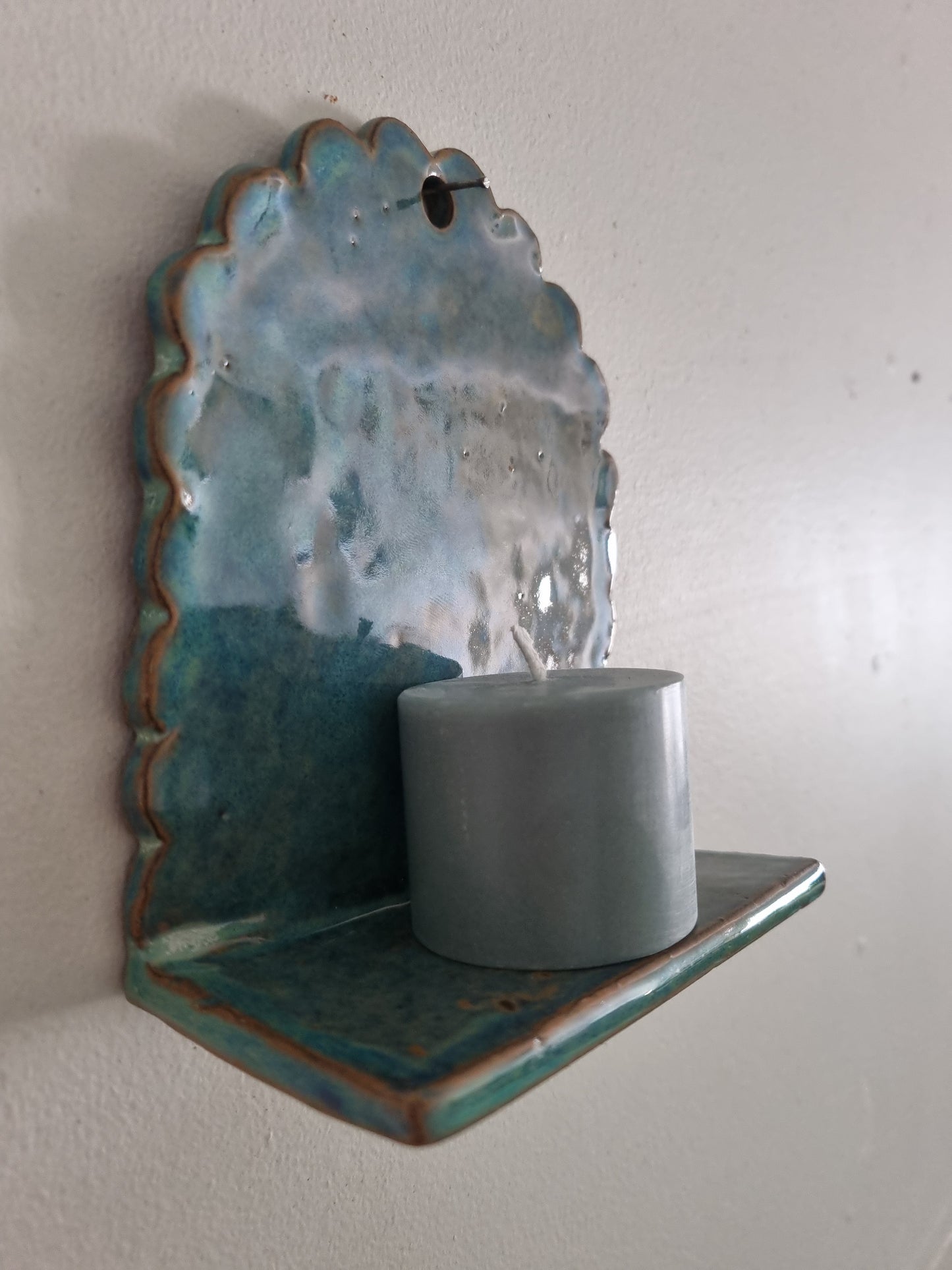 Scalloped mini shelf