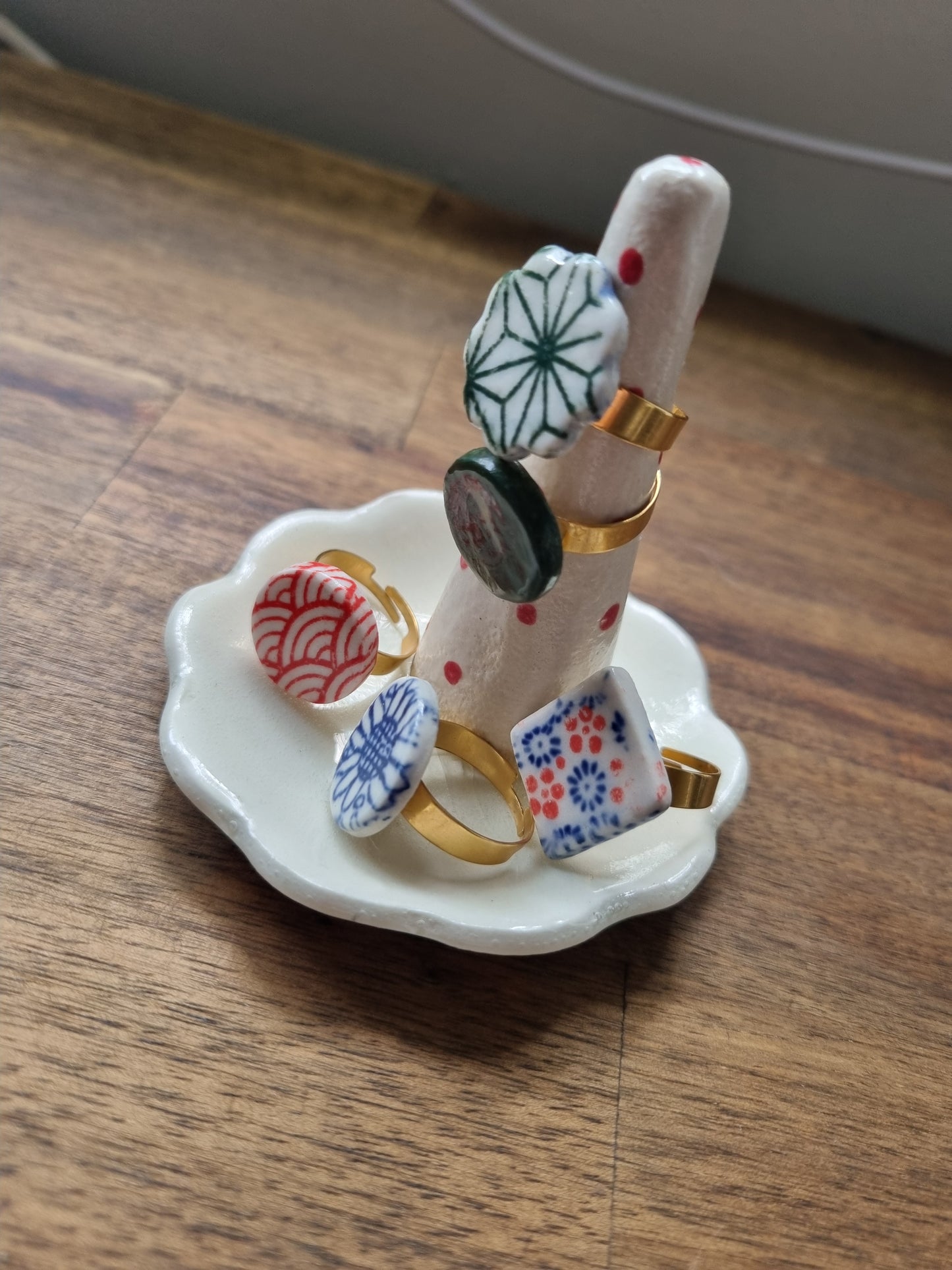 Ceramic, adjustable rings