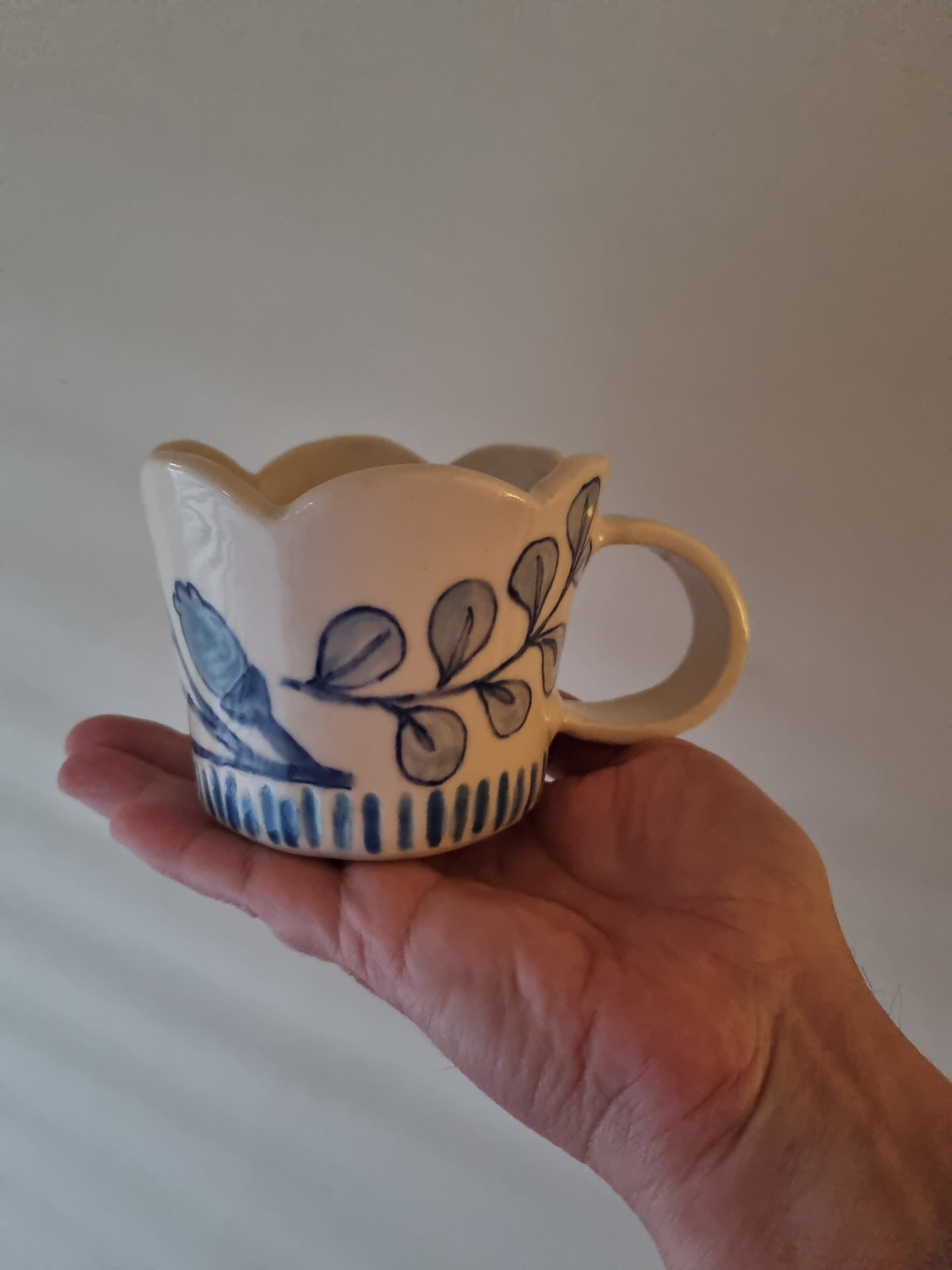 Scalloped cup