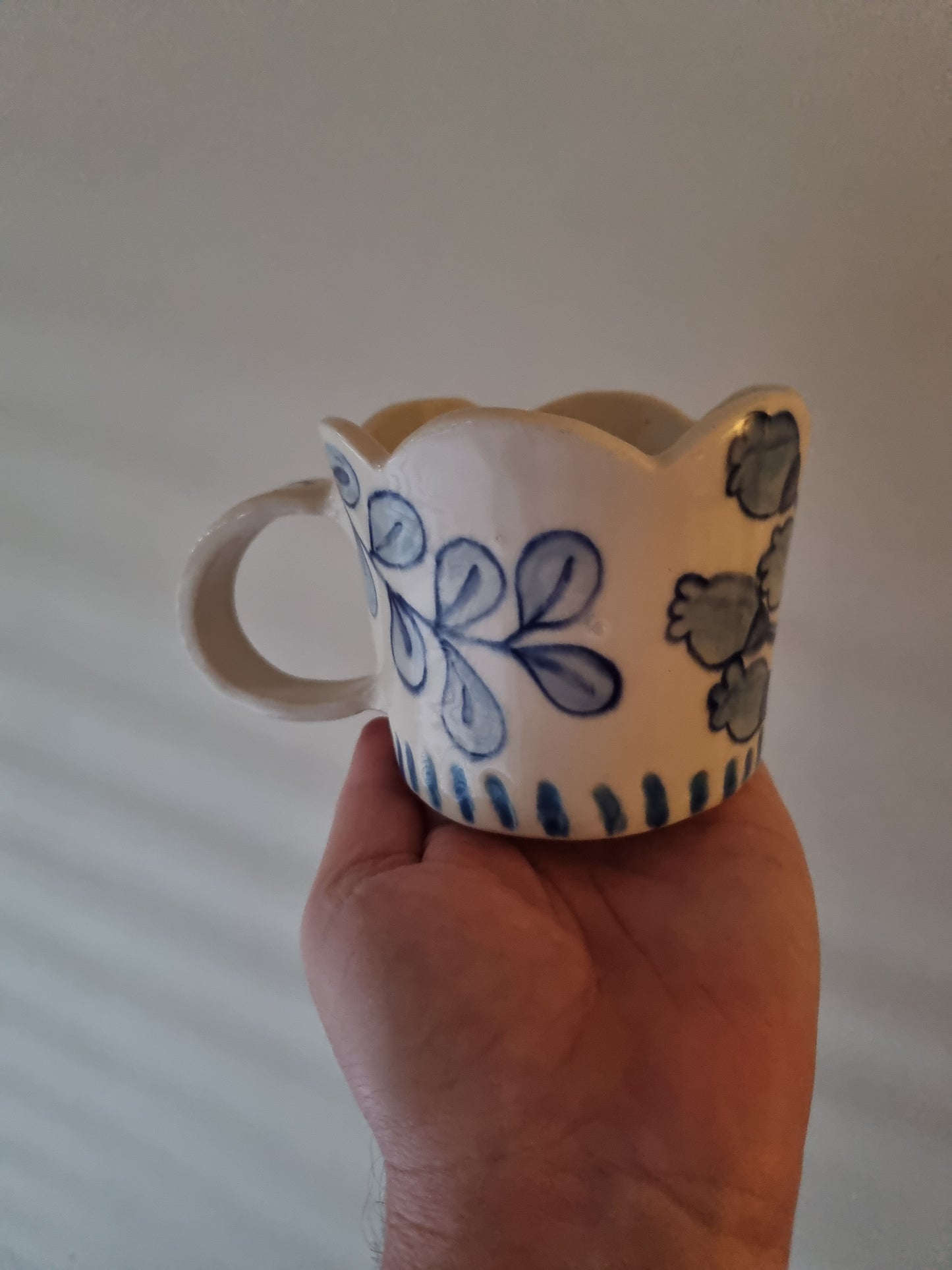 Scalloped cup
