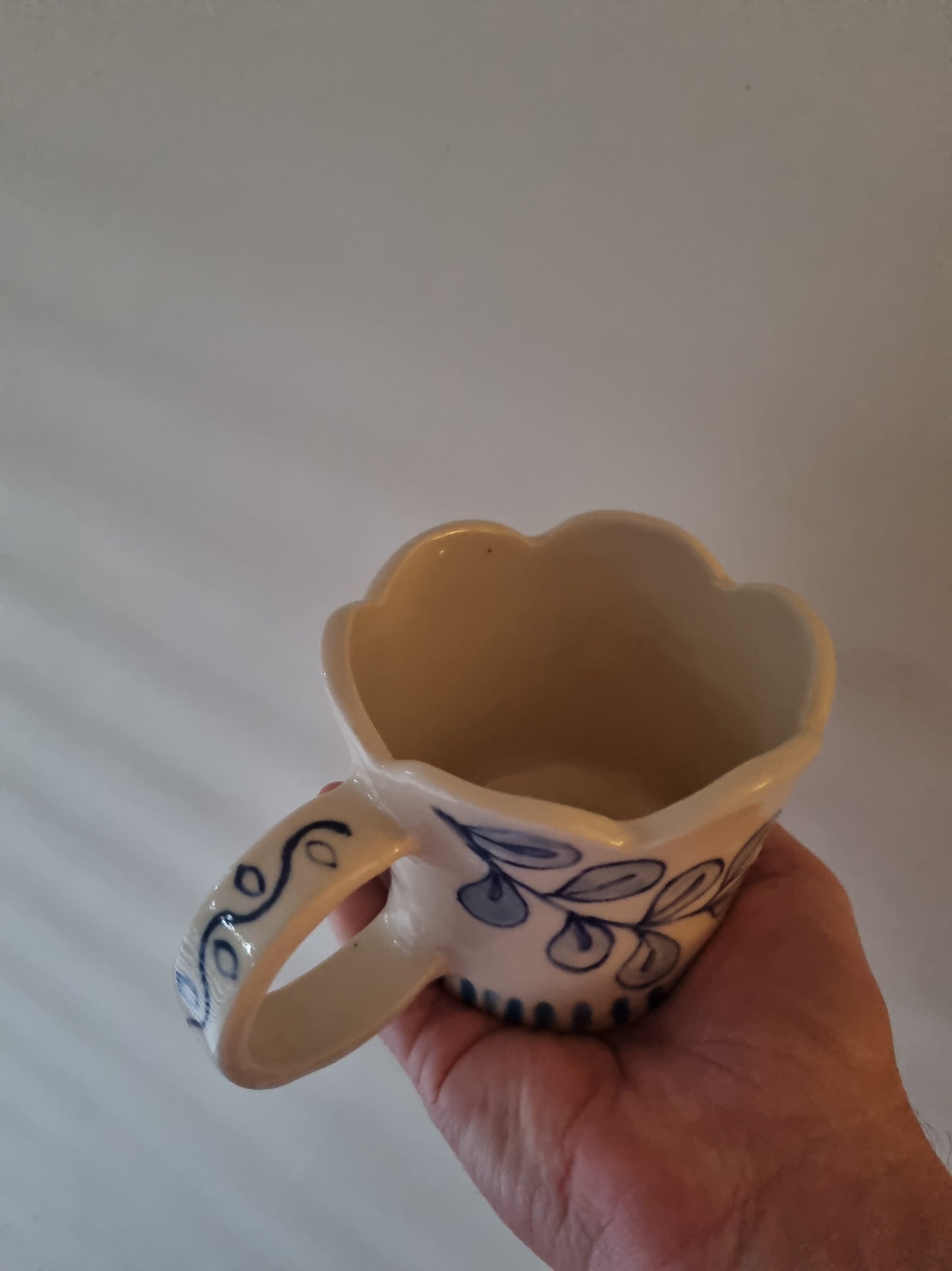 Scalloped cup