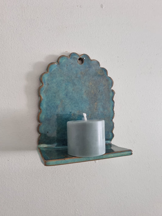 Scalloped mini shelf