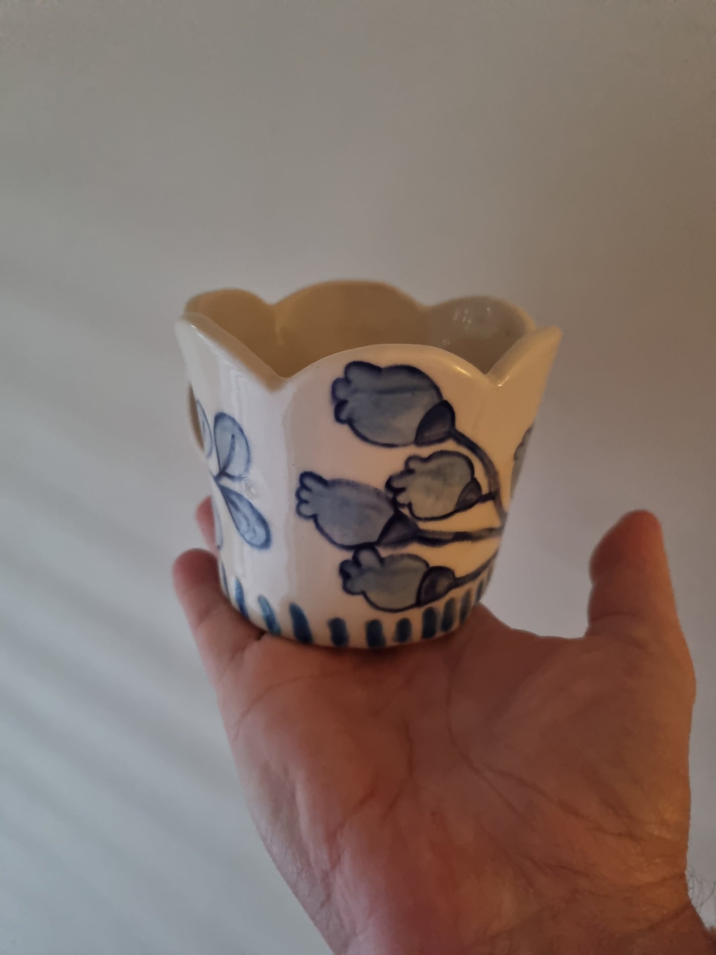Scalloped cup