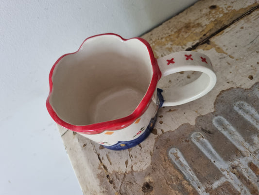 Scalloped cup