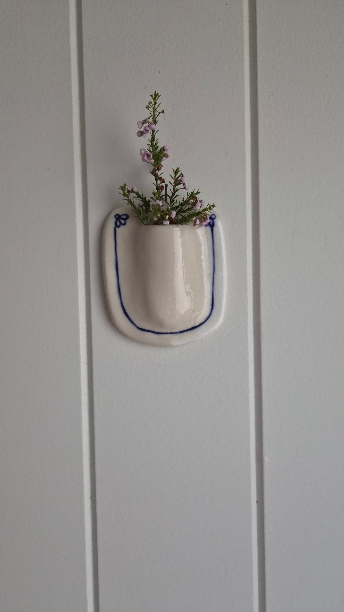 Petit wall vase
