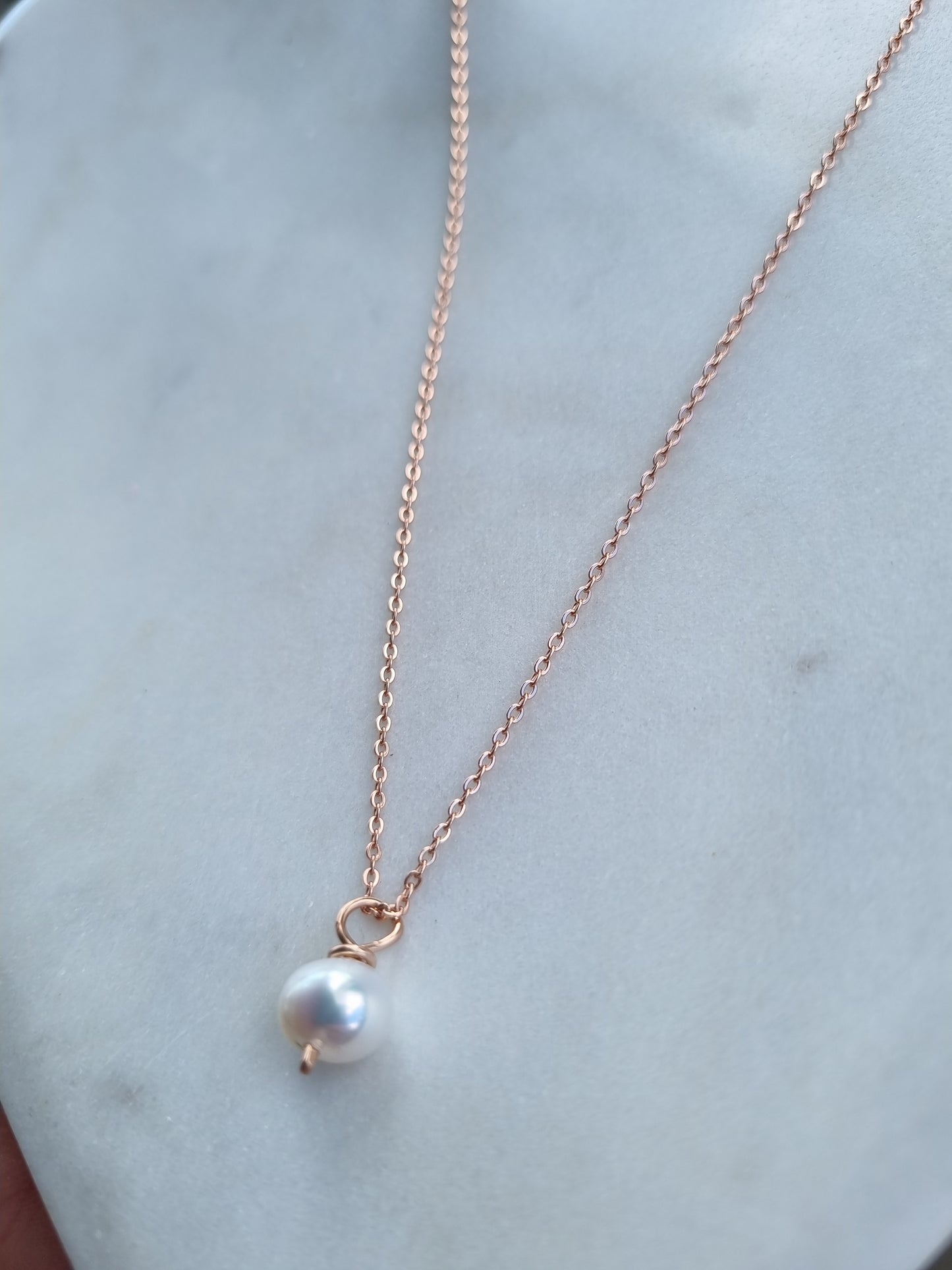 Fine necklaces with single pearl - Loop Sisters 